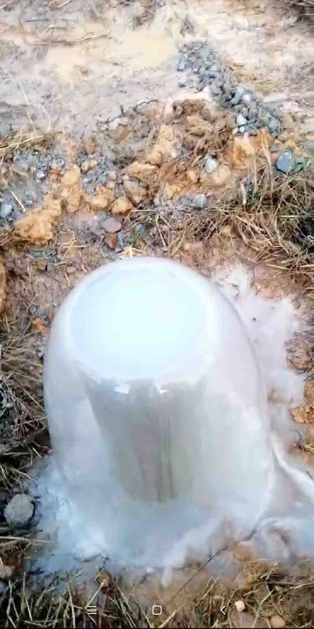 巖石井出水